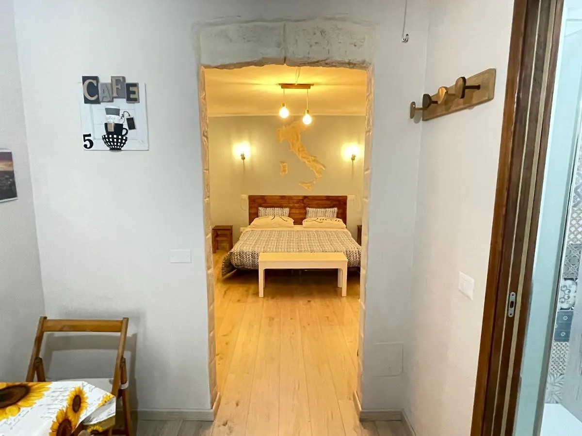 Trevisani Central Station Apartment Bari 0*,  Włochy